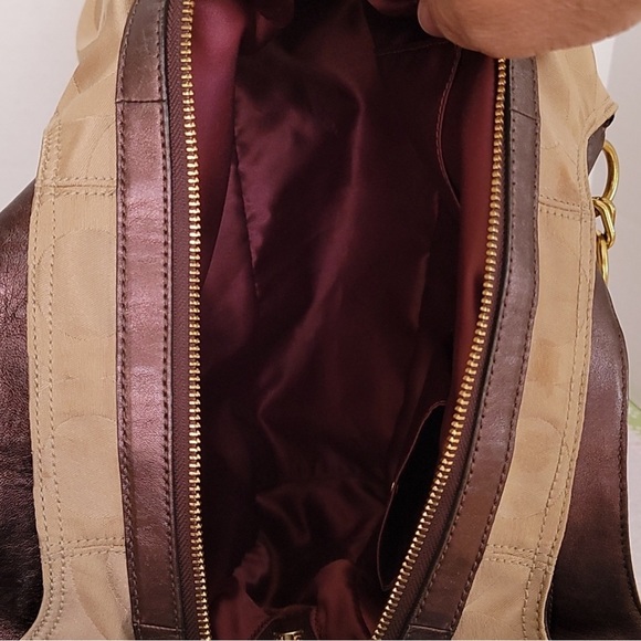 AUTHENTIC COACH MIA OPI ART PURSE GREAT CONDITION - Picture 7 of 16